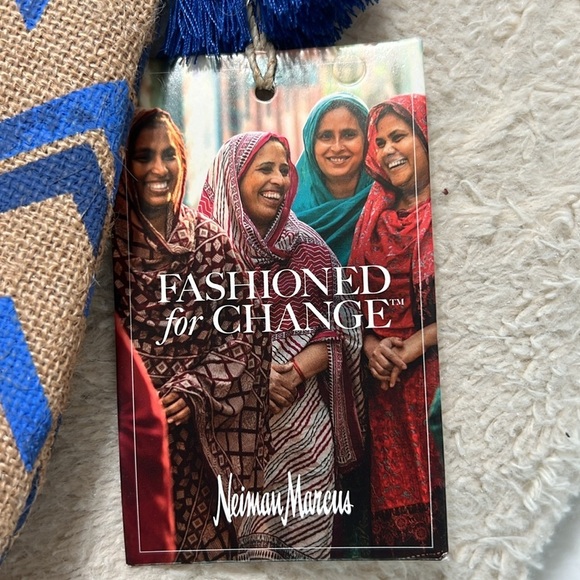 Neiman Marcus “Fashioned For Change” Blue Chevron Jute Clutch NWT — Tassel - Picture 11 of 11